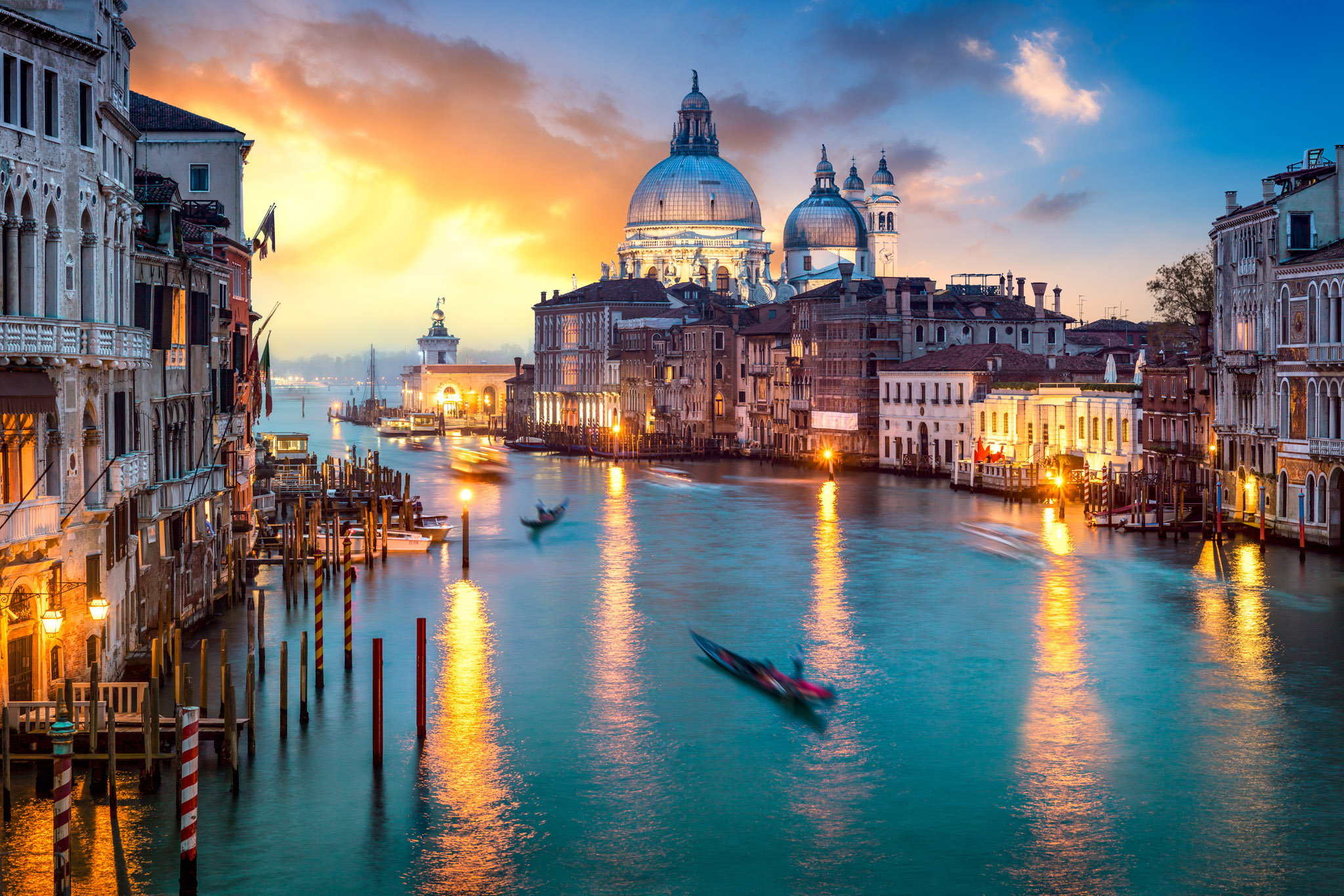 Sonnenuntergang über dem Canal Grande in Venedig, Italien
