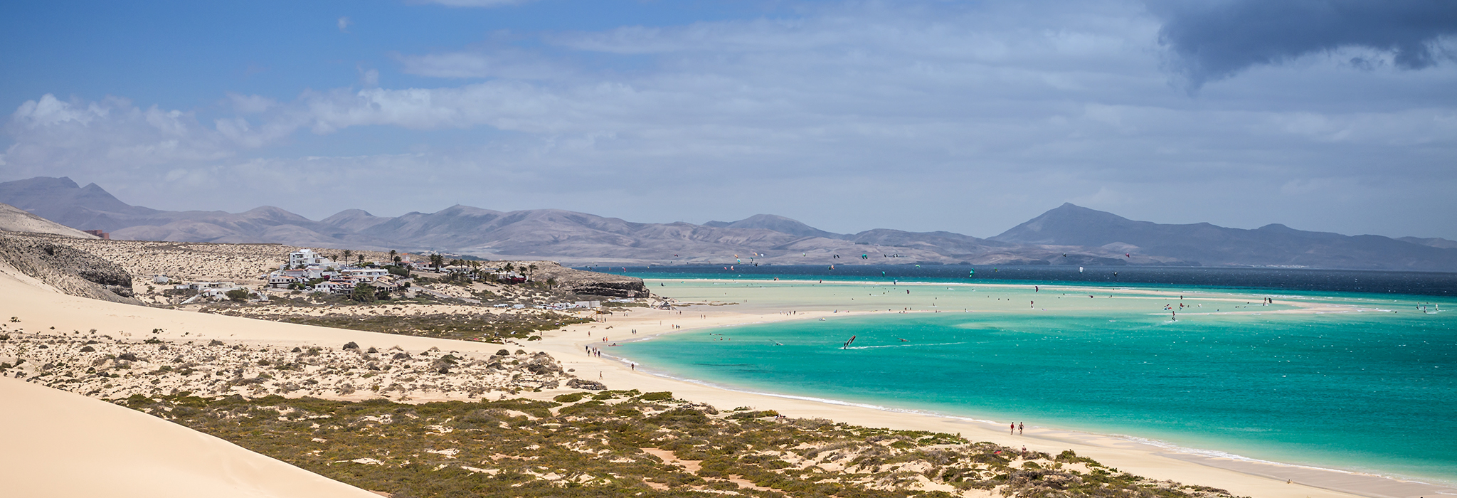 Risco, de, el, Paso, Fuerteventura, Strand, del, Jandia, Playa, Sotavento, Düne, Dünen, Sand, Meer, Landschaft, Surfer, surfen, Ozean, Atlantik, Windsurfer, windsurfen, Sport, Wassersport, Kitesurfer, kitesurfen, Nehrung, Lagune, Himmel, Wasser,  blau, türkis, Sommer, Kanaren, kanarisch, kanarische, inseln, Insel, Lanzarote, Gran Canaria, Teneriffa, Textraum, Spanien, Urlaub, Reise, Paradies, paradiesisch, Erholung, Häuser, reisen